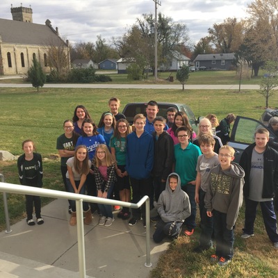 Chapman Middle School kids provide 1900 food items for Thanksgiving boxes.