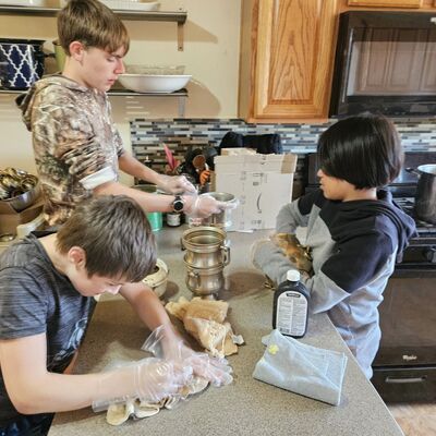 Middle school kids helping Neighbor to Neighbor Abilene for Kindness day